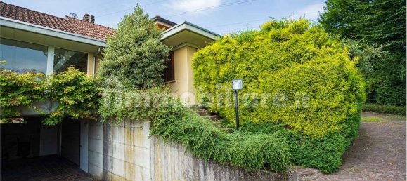 3 bedrooms Villa in Guanzate, Italy No. 7211 76