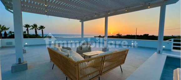 Вилла с 3 спальнями в Петрозино, Италия № 272492 93