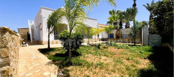 Вилла с 3 спальнями в Петрозино, Италия № 272492 45