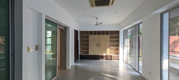 4 bedrooms Villa in Bangkok, Thailand No. 4974 6