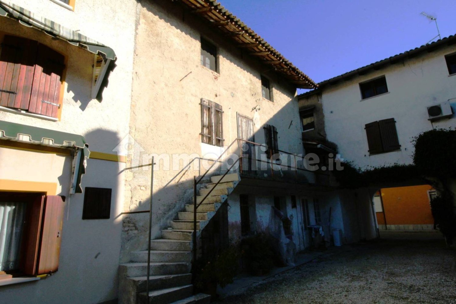 Дом с 2 спальнями в Удине, Италия № 145037