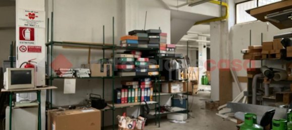 Коммерческая недвижимость 494м² в Ареццо, Италия № 116205 9