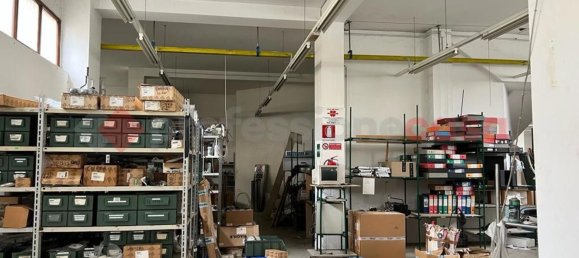 Коммерческая недвижимость 494м² в Ареццо, Италия № 116205 6