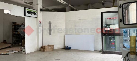 Коммерческая недвижимость 494м² в Ареццо, Италия № 116205 4