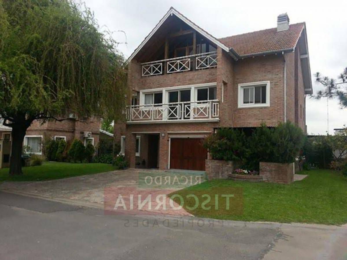 4 bedrooms House in Tigre, Argentina No. 19163