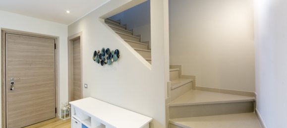 3 bedrooms Villa in Trezzano Rosa, Italy No. 295083 7