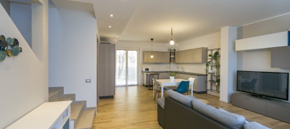 3 bedrooms Villa in Trezzano Rosa, Italy No. 295083 2