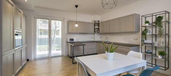 3 bedrooms Villa in Trezzano Rosa, Italy No. 295083 4