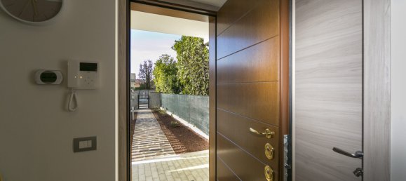 3 bedrooms Villa in Trezzano Rosa, Italy No. 295083 28