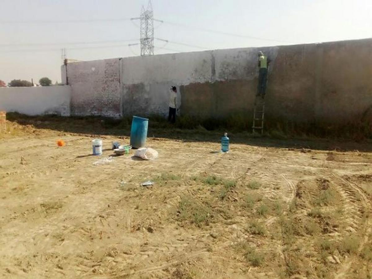  Land in Mathura, India No. 40615