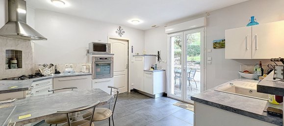 4 bedrooms House in Saint-Regle, France No. 156577 24