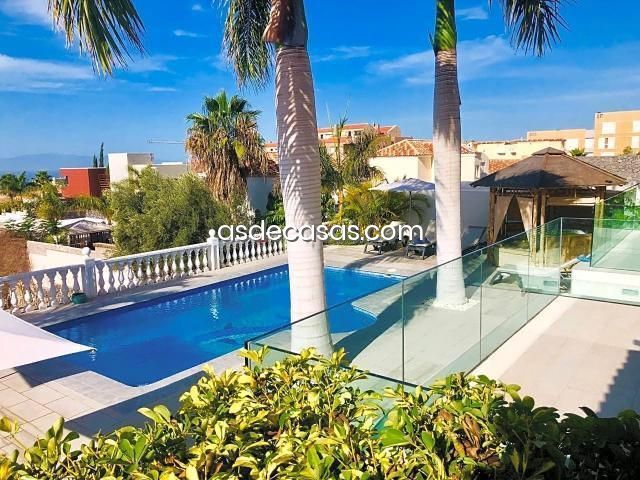 4 bedrooms Villa in Adeje, Spain No. 24981