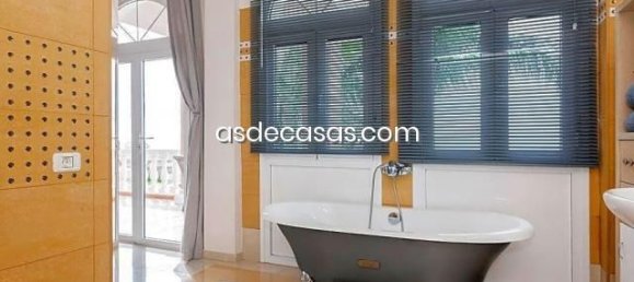 4 bedrooms Villa in Adeje, Spain No. 24981 5