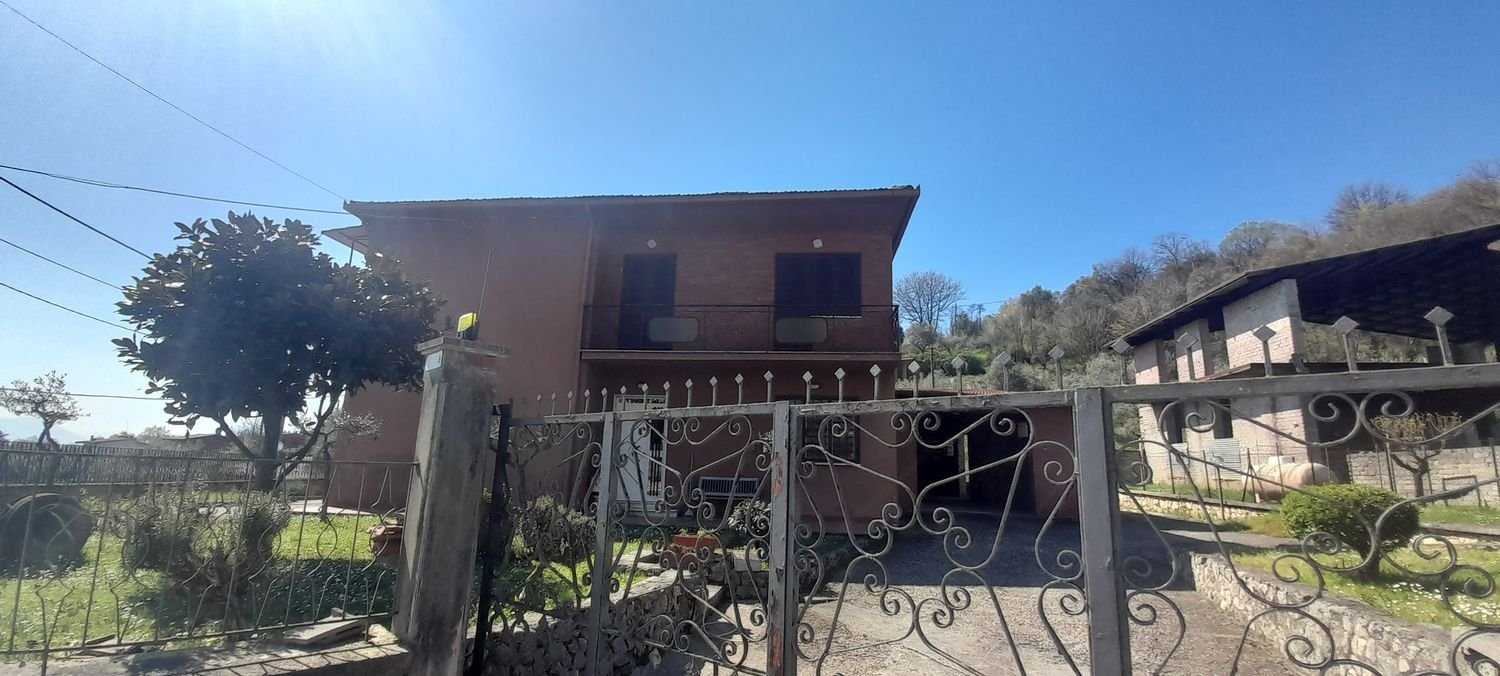 Villa de 9 habitaciónes en Ferentino, Italy No. 11548