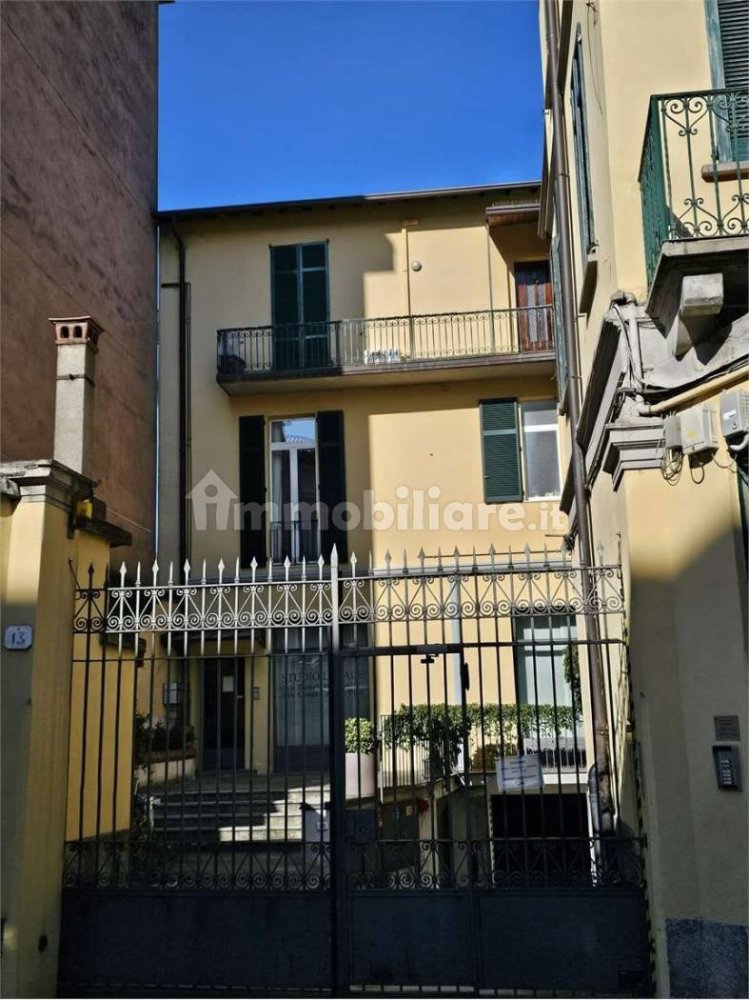 3غرفة شقة في Como, Italy رقم 312545