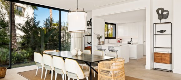 5 bedrooms Villa in Marbella, Spain No. 4806 8