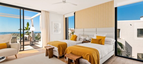 5 bedrooms Villa in Marbella, Spain No. 4806 13