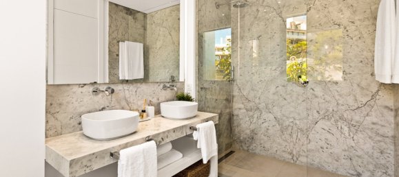 5 bedrooms Villa in Marbella, Spain No. 4806 15