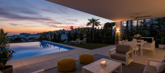 5 bedrooms Villa in Marbella, Spain No. 4806 27