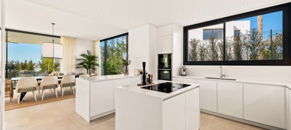 5 bedrooms Villa in Marbella, Spain No. 4806 9