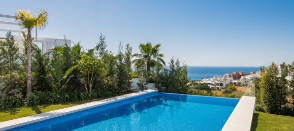 5 bedrooms Villa in Marbella, Spain No. 4806 2