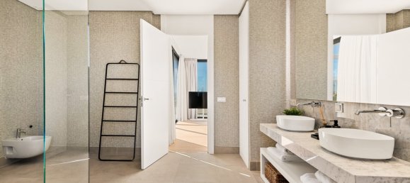 5 bedrooms Villa in Marbella, Spain No. 4806 17