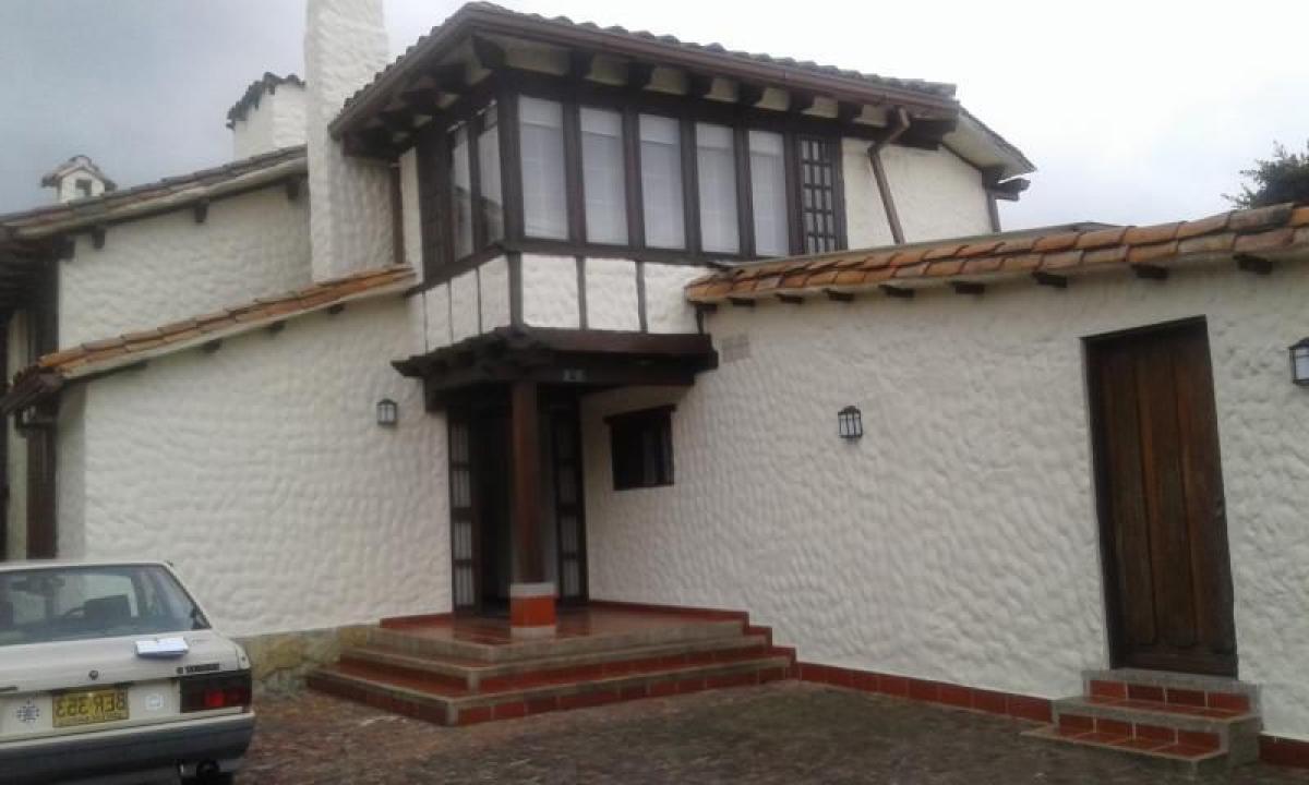 4 bedrooms House in Bogota, Colombia No. 13110