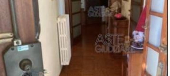 4 bedrooms Apartment in Livorno, Italy No. 354623 11
