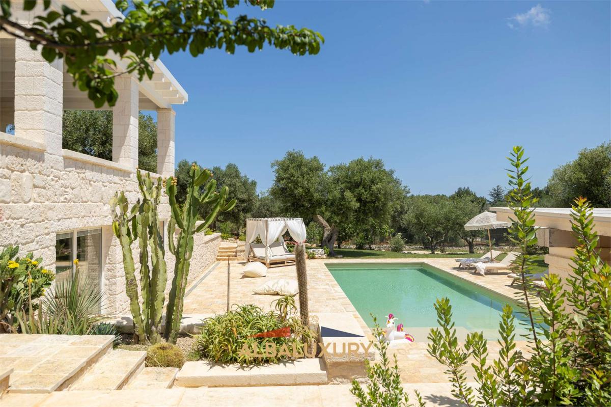 4 bedrooms Villa in Ostuni, Italy No. 744