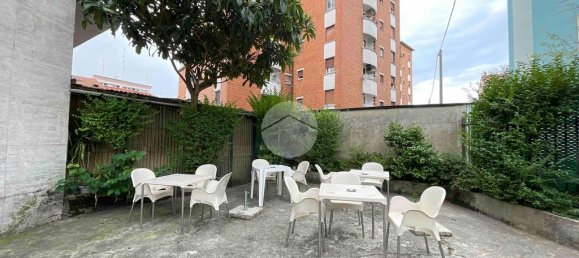 Коммерческая недвижимость с 3 комнатами в Брессо, Италия № 73130 40