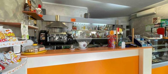 Коммерческая недвижимость с 3 комнатами в Брессо, Италия № 73130 17