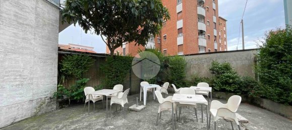 Коммерческая недвижимость с 3 комнатами в Брессо, Италия № 73130 9