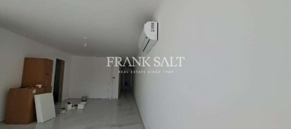 3 bedrooms Penthouse in Birkirkara, Malta No. 259 2