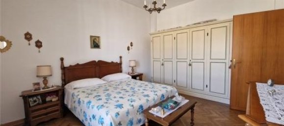 5 rooms Apartment in Florence, Italy No. 32367 11