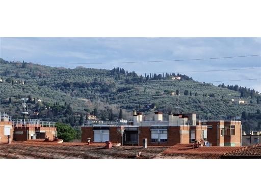 5 rooms Apartment in Florence, Italy No. 32367