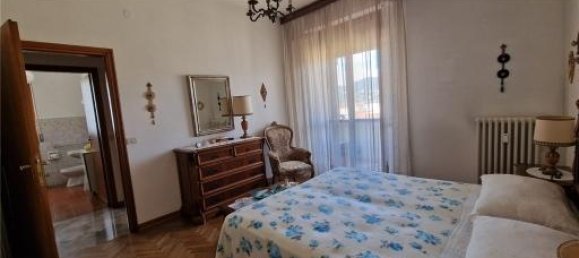 5 rooms Apartment in Florence, Italy No. 32367 12