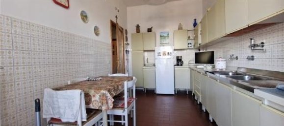 5 rooms Apartment in Florence, Italy No. 32367 17
