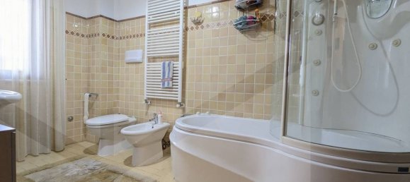 6 rooms House in Vasto, Italy No. 20402 12