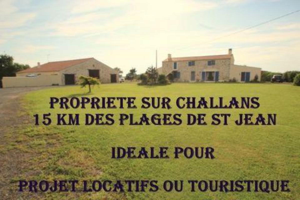 4 bedrooms House in Challans, France No. 32706