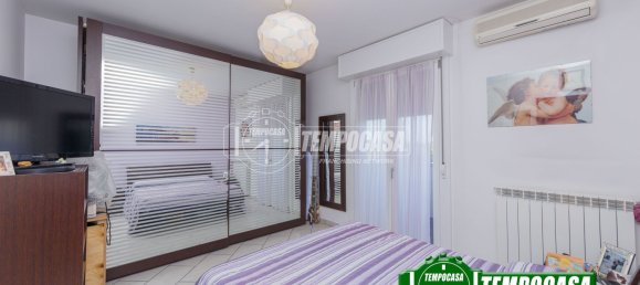 3-salle Appartement à Locate di Triulzi, Italy No. 293701 2
