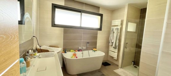 4 bedrooms House in Castelginest, France No. 361577 6