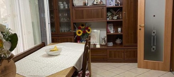 Apartamento de 4 divisões em Carrara, Italy N.º 36093 3