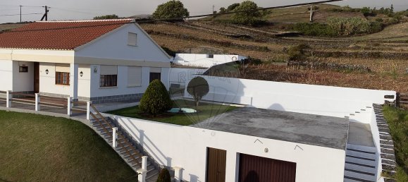 3 bedrooms House in Angra do Heroismo, Portugal No. 21573 6