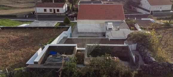 3 bedrooms House in Angra do Heroismo, Portugal No. 21573 2