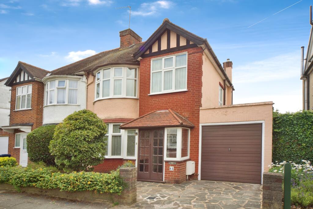 3 bedrooms House in London, United Kingdom No. 11632