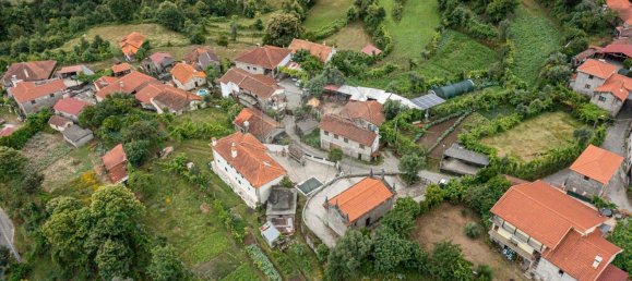 3 bedrooms House in Louredo, Portugal No. 170045 2