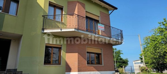 3 bedrooms House in Toano, Italy No. 260852 3