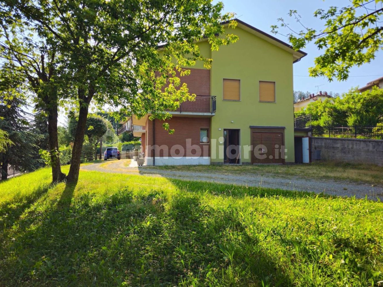 3 bedrooms House in Toano, Italy No. 260852