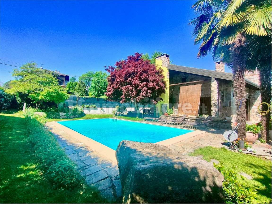 4 bedrooms Villa in Besozzo, Italy No. 342839