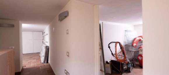 3 bedrooms Villa in Venice, Italy No. 292039 5